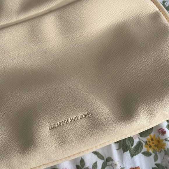 Buttery yellow bag - Picture 2 of 3